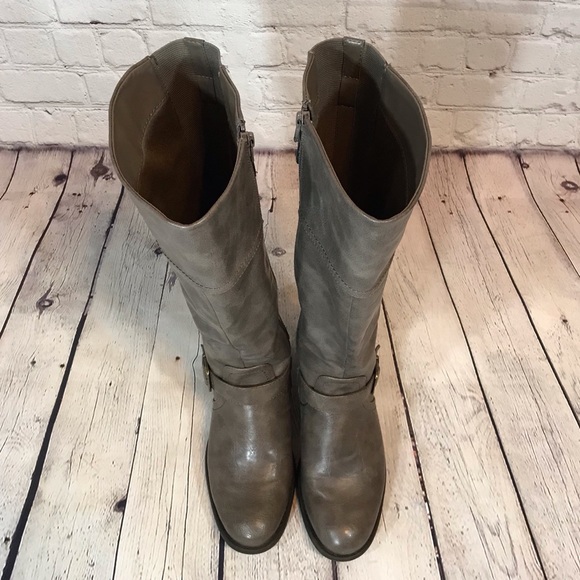 Grey vegan leather knee high zip up boots low heel - Picture 5 of 8